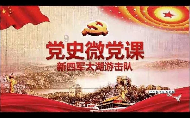 逃离海滩的女孩