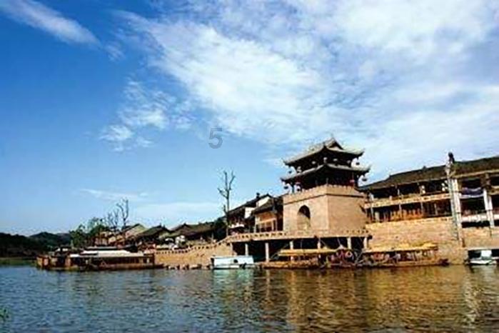 小镇惊魂
