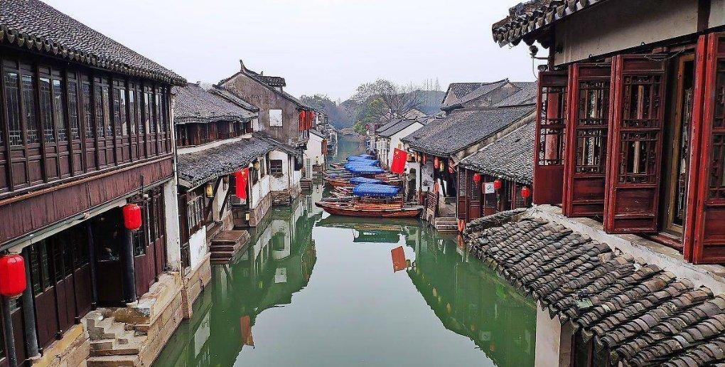 我女朋友以前被前男友抛弃过，现在我每次想和他发生性关系时，她都会拒绝 ，说怕受伤害，我该怎么劝她啊