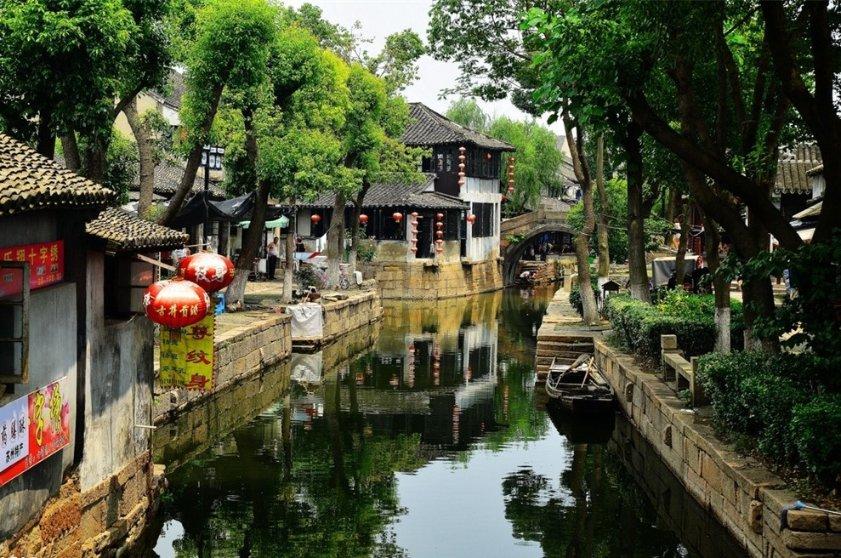 意大利威尼斯狂欢节开幕，“贡多拉”梦幻巡游